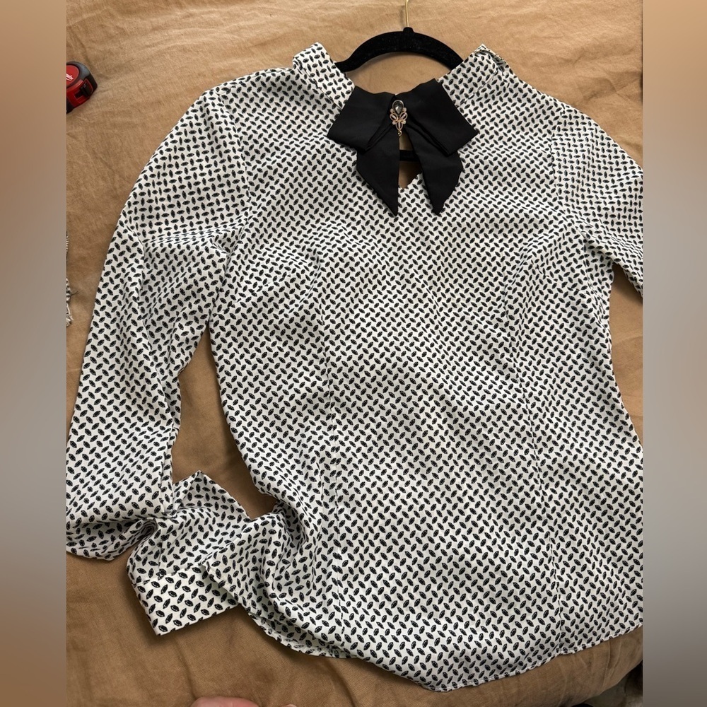 Black and White Patterned Blouse with statement Bow - Picture 11 of 11